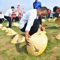 體育扶貧助力鄉(xiāng)村振興 | 農(nóng)民健身大會 歡樂送到田間