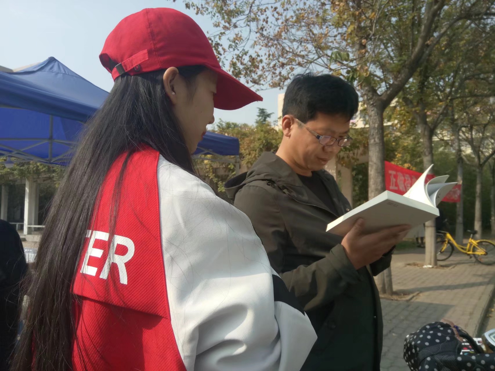 圖書義賣捐贈漸凍癥人群.JPG