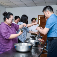 把溫情文明包起來 漯河市人防辦“包粽子、迎端午”