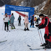 觀摩滑雪展示、現場免費學……河南這場滑雪公益推廣活動收官