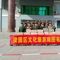 商丘市梁園區(qū)：送書(shū)進(jìn)軍營(yíng) 共建軍民情