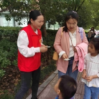 鄭州商務(wù)區(qū)社區(qū)開展“護苗，綠書簽行動”宣傳