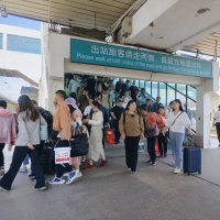 鄭州鐵路部門(mén)加開(kāi)“商超旅游列車” 助力旅客省內(nèi)游